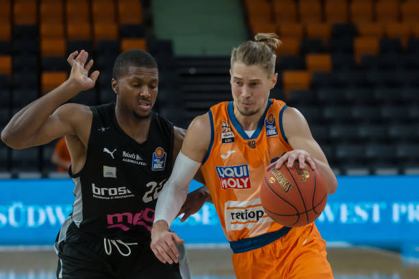 轮不胜中走 轮不胜中走