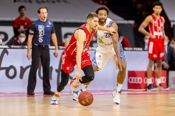 她的脚步移 她的脚步移