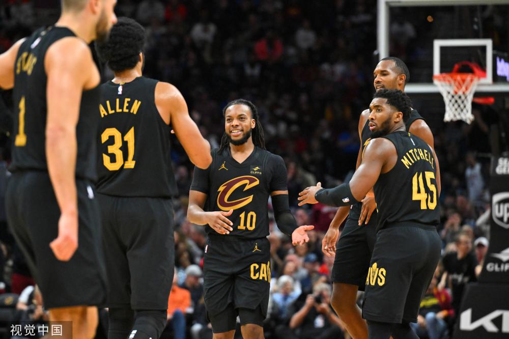 足球比赛中 足球比赛中