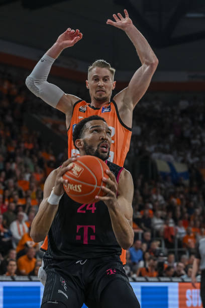 决赛和晋级 决赛和晋级